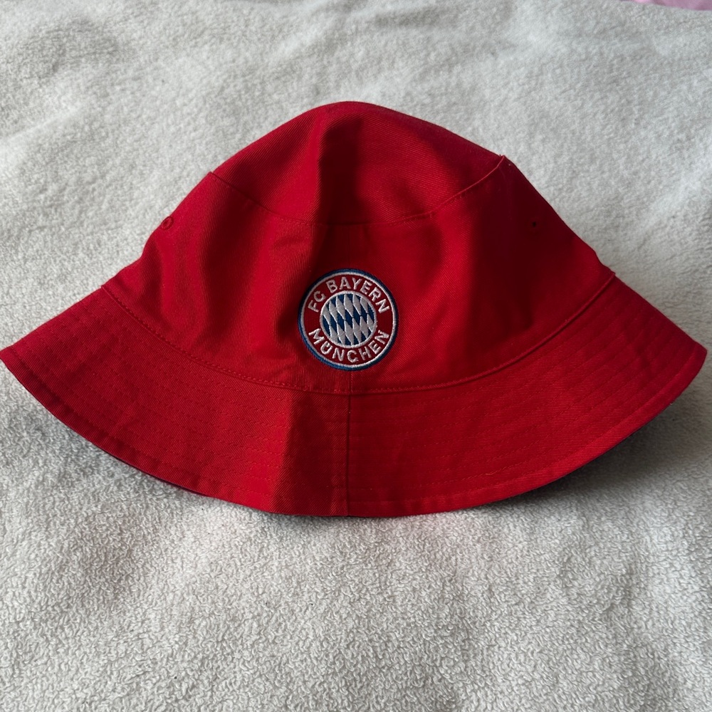 FC Bayern München Red Navy Blue Reversible Bucket Hat | FC Bayern Munich